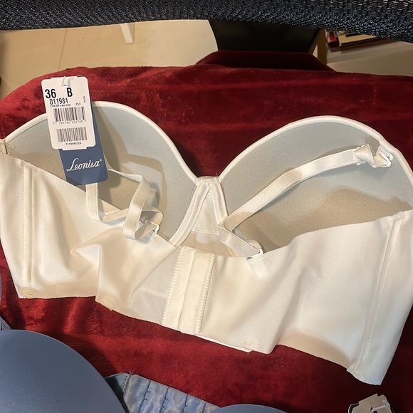 Pair of Leonisa bras NWT size 36B in white and blue - with removable straps - Picture 2 of 5